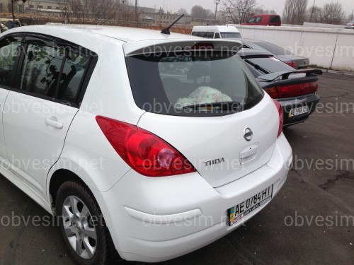 Спойлер козирок Nissan Tiida 2006-2013 ABS пластик під фарбування