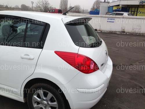 Спойлер козирок Nissan Tiida 2006-2013 ABS пластик під фарбування