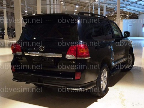 Спідниця заднього бампера Toyota Land Cruiser 200 2007-2015 у чорному кольорі