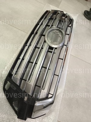 Б/У Оригінальна решітка радіатора Toyota Land Cruiser 200 16-22