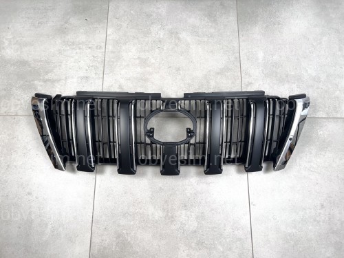 Решітка радіатора штатна Toyota Land Cruiser Prado 150 2013-2017 колір чорний