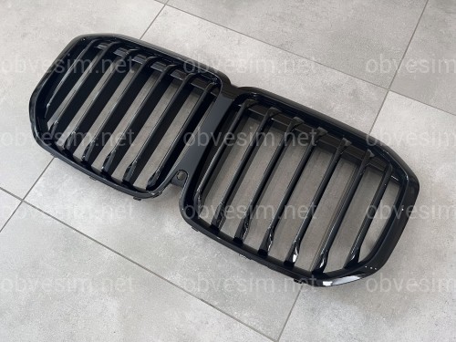 Решітка радіатора ніздрі для BMW X7 G07 2019-2022 черный глянец