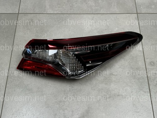Задній ліхтар зовнішній правий Toyota Camry 70 USA SE LE 2021-  1шт.