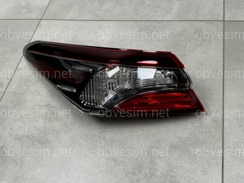 Задній ліхтар зовнішній лівий Toyota Camry 70 USA SE LE 2021-  1шт.