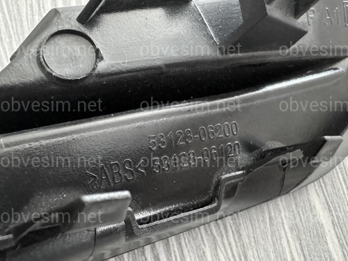 Накладка решітки права 5312306120 для Toyota Camry 70 LE XLE EU 2018-