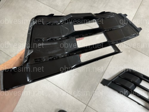 Решітки бамперу S-Line БЕЗ РАДАРУ Audi Q7 4M 2015-2019 чорні 2шт, ліва 4M0 807 681 D GXE T94 / права 4M0 807 682 D GXE T94