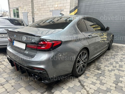 Дифузор заднього бампера + насадки вихлопу BMW 5 series G30 2017-2023 чорний глянець