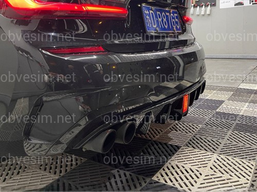 Дифузор накладка заднього бампера зі стопом BMW 3 series G20 2018-2022 колір чорний глянець