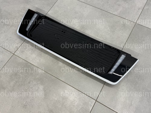 Накладка під номер з LED ліхтарями заднього ходу Lexus LX 570 450d 2008-2021