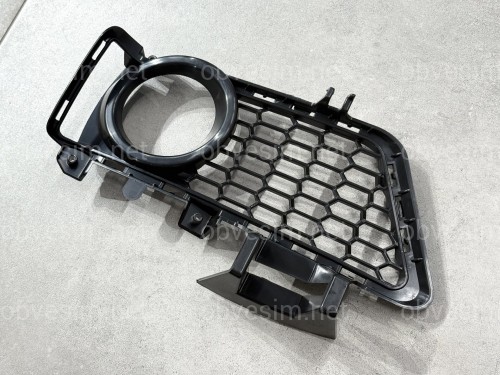 Накладка на протитуманну фару права M пакет 51118062632 BMW 3 series F30 F31 2012-2018