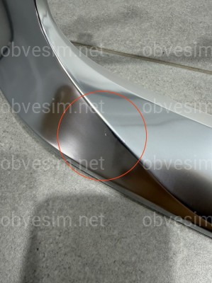 Хром молдинг решітки нижній 5312233020 Lexus ES 2015-2018 є подряпина